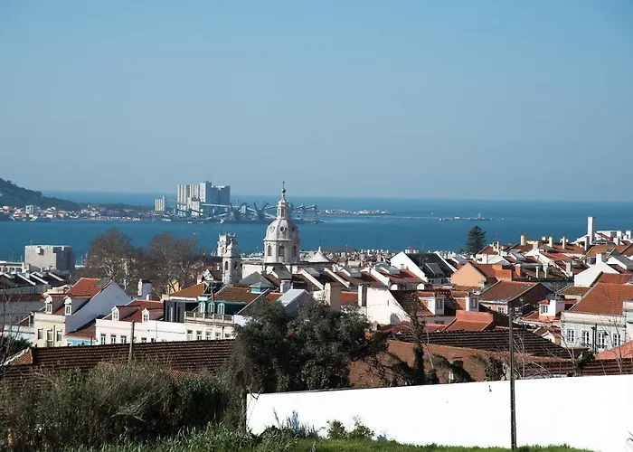 Flat With A Garden In Belem *