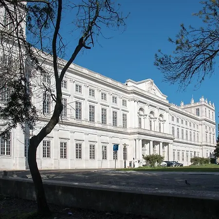 Appartamento Flat With A Garden In Belem Lisbona